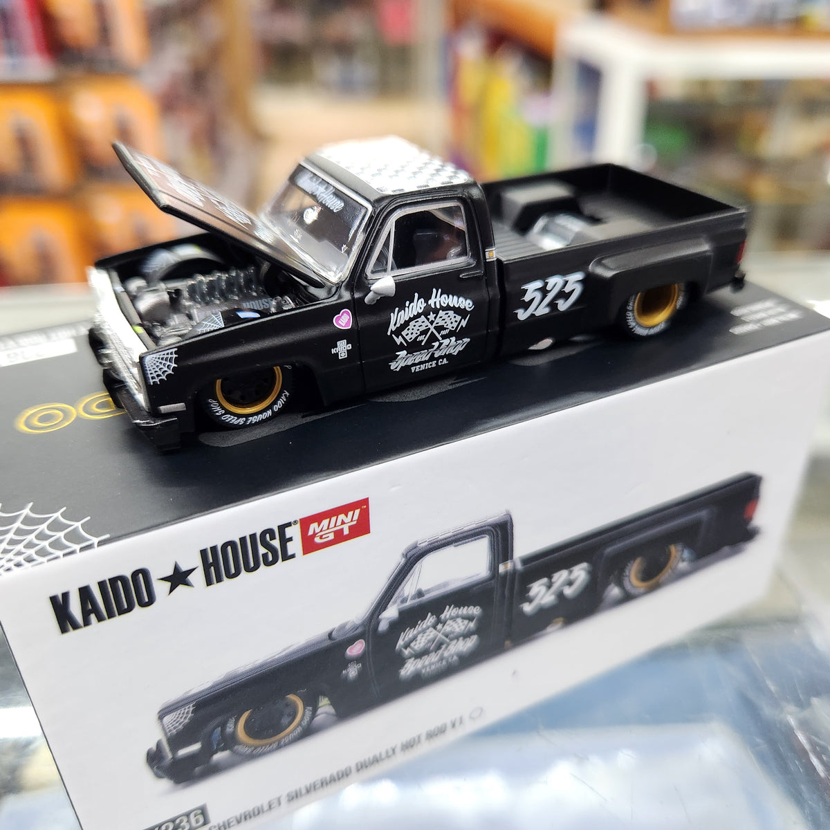 MiniGT - Chevrolet Silverado Dually Hot Rod V1 - 1:64 Scale