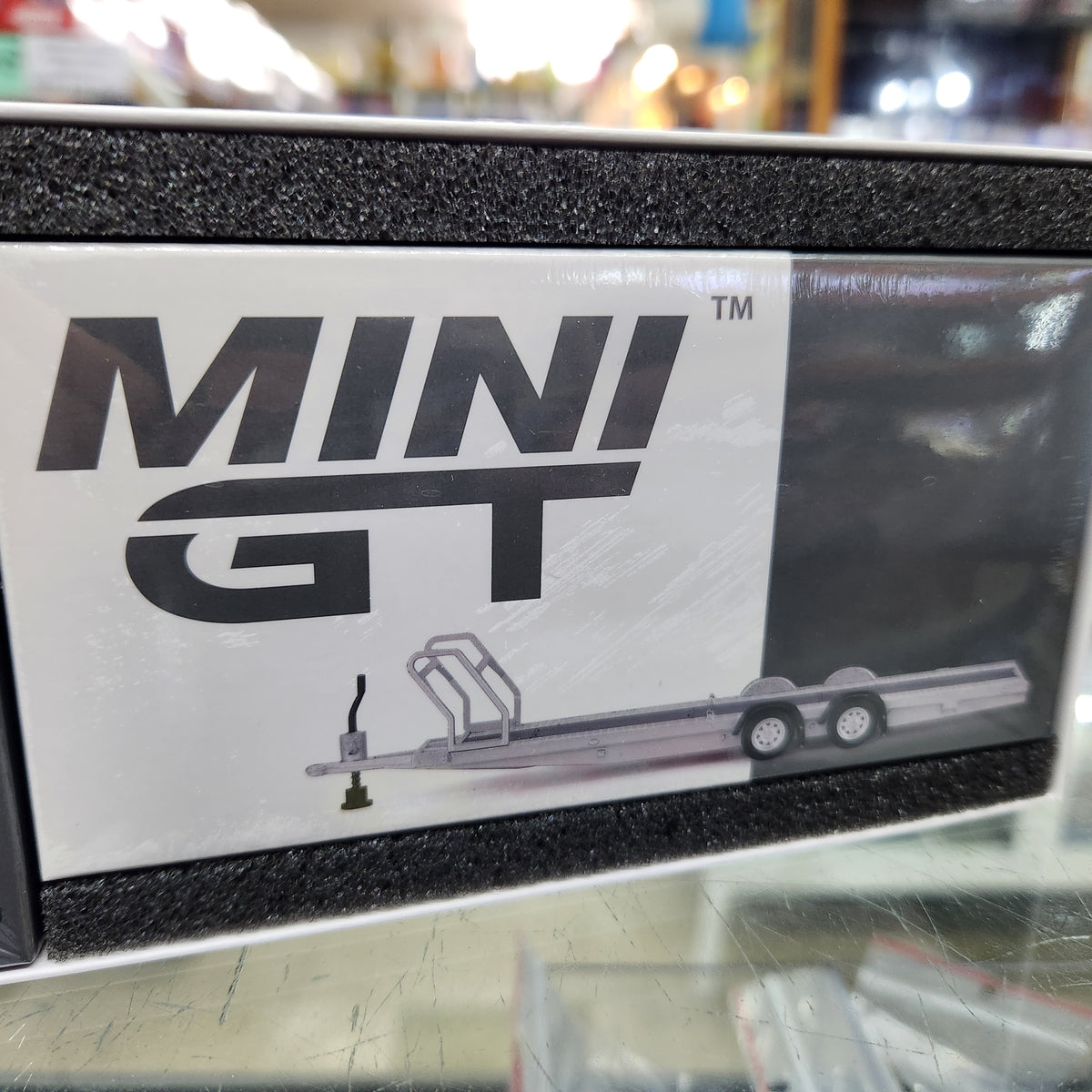 MiniGT - Porsche 911 Dakar #718 + VW ID. Buzz 'Porsche Centrum' Set