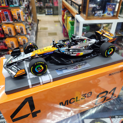 Minichamps - McLaren Formula 1 Team (MCL39) 2025 British GP 2nd Place - #81 Oscar Piastri