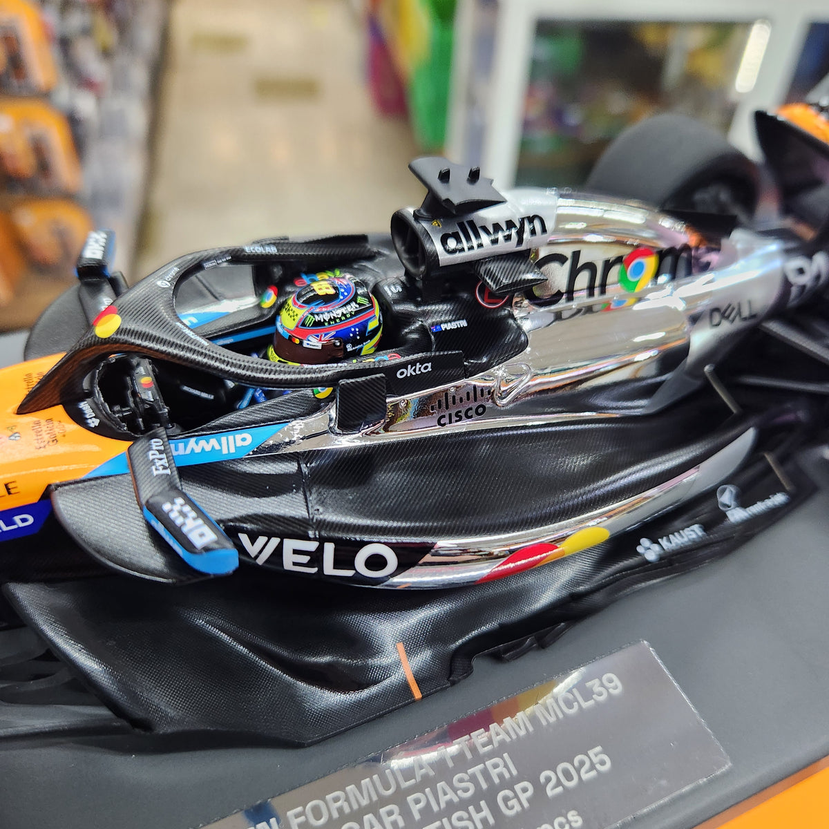 Minichamps - McLaren Formula 1 Team (MCL39) 2025 British GP 2nd Place - #81 Oscar Piastri