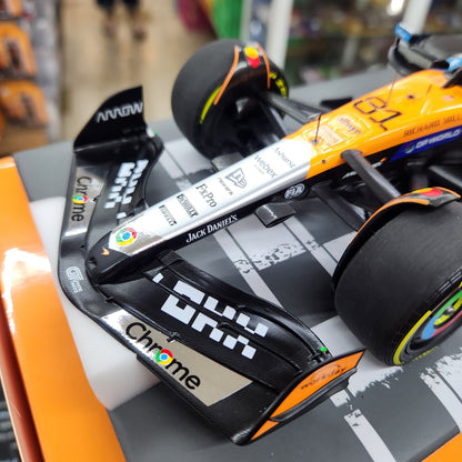 Minichamps - McLaren Formula 1 Team (MCL39) 2025 British GP 2nd Place - #81 Oscar Piastri