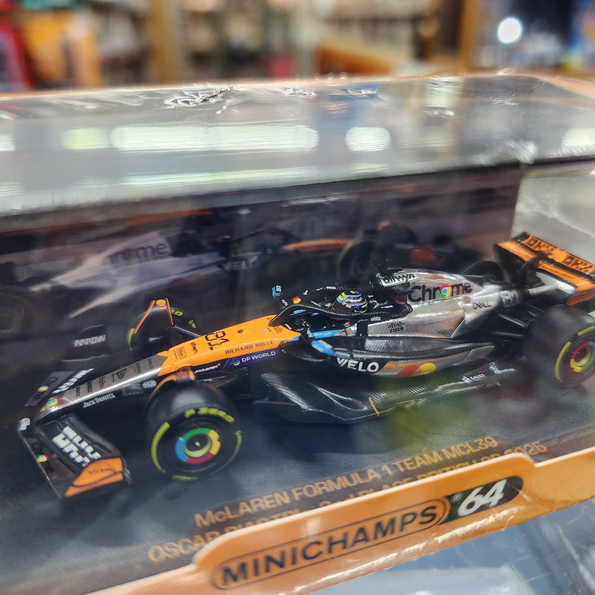 Minichamps - McLaren Formula 1 Team (MCL39) 2025 British GP 2nd Place - #81 Oscar Piastri -1:64 Scale