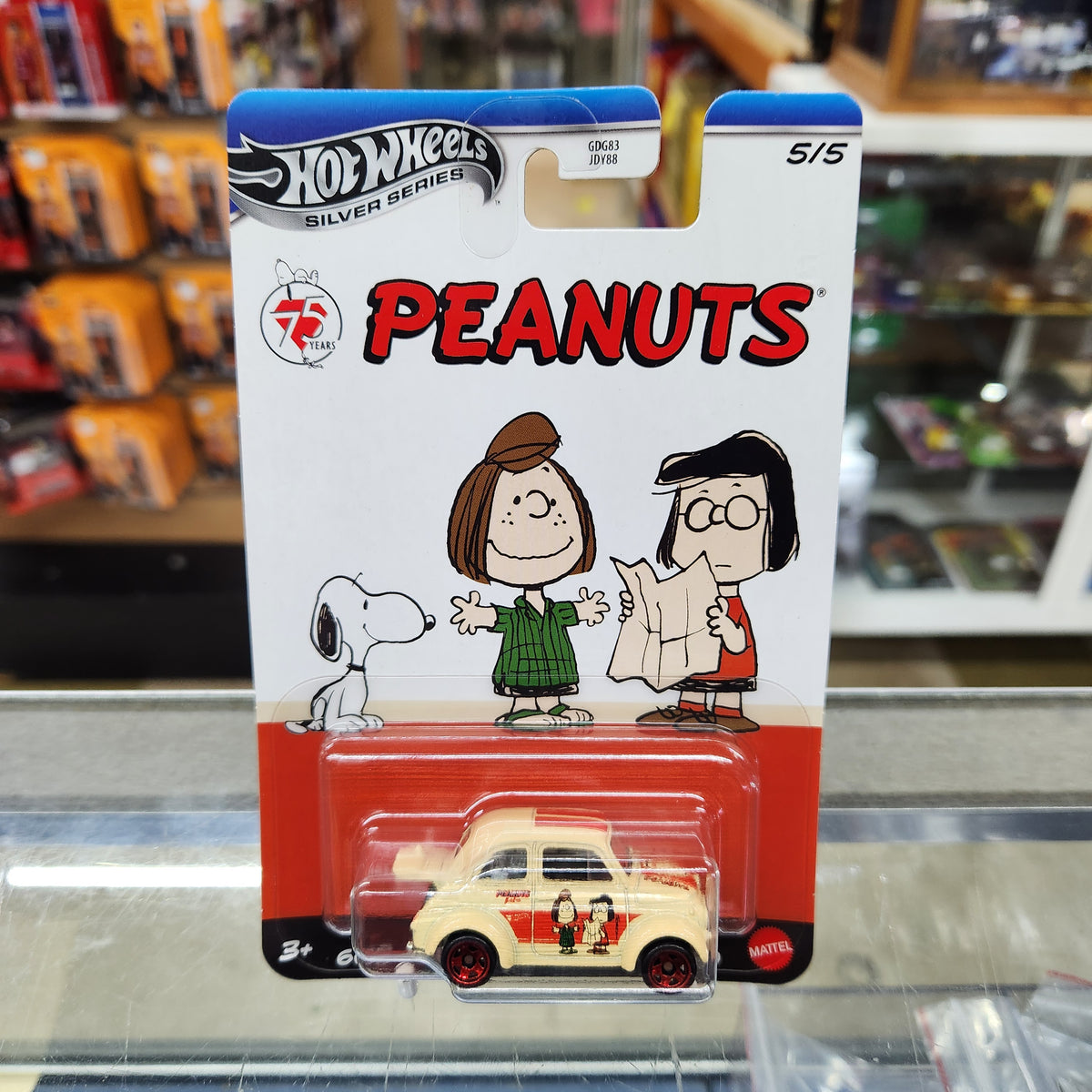 Hot Wheels - Peanuts: 75th Anniversary - 60s Fiat 500D Modificado - Peppermint Patty & Marcie