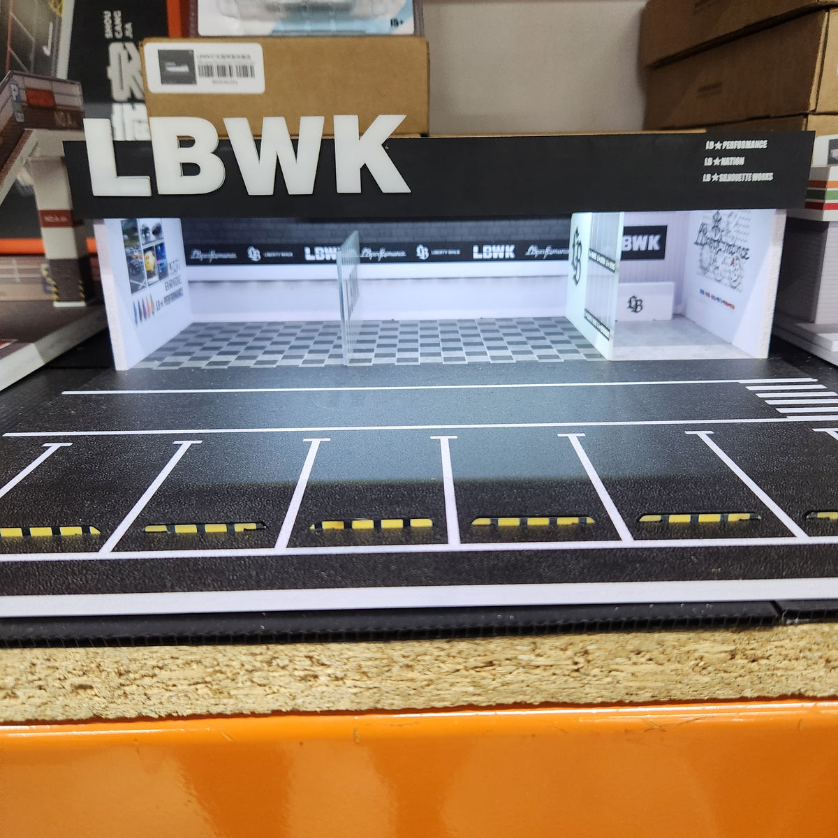 Moreart - LBWK Liberty Walk Diorama (Battery Operated) - 1:64 Scale