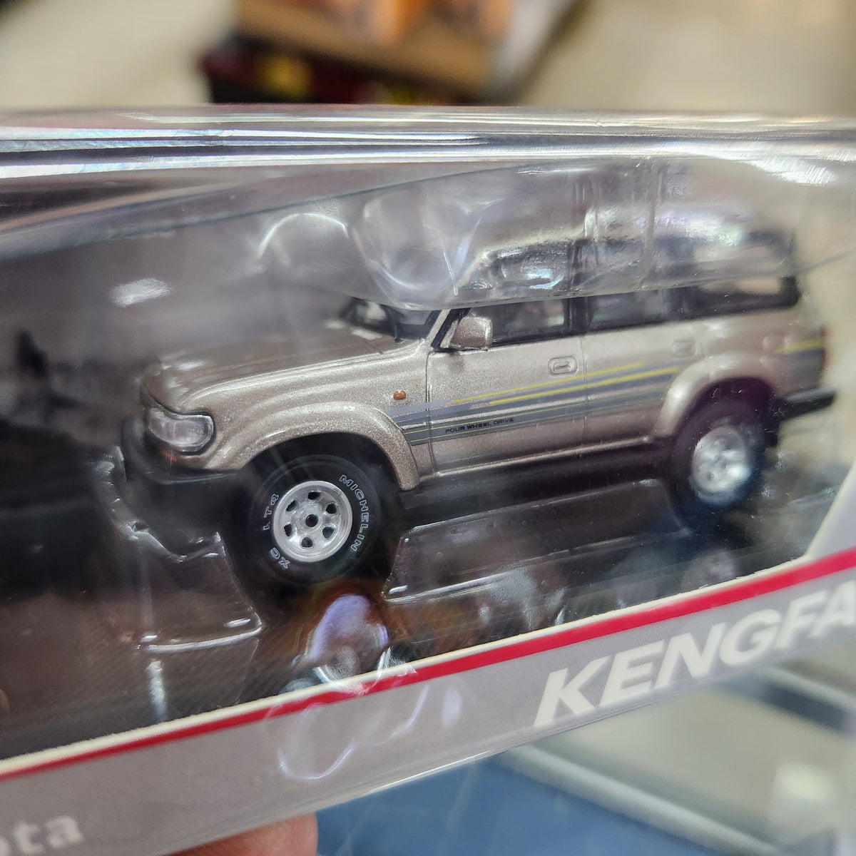 Kengfai - Toyota Land Cruiser LC80 (Pearl Champagne Gold) - 1:64 Scale