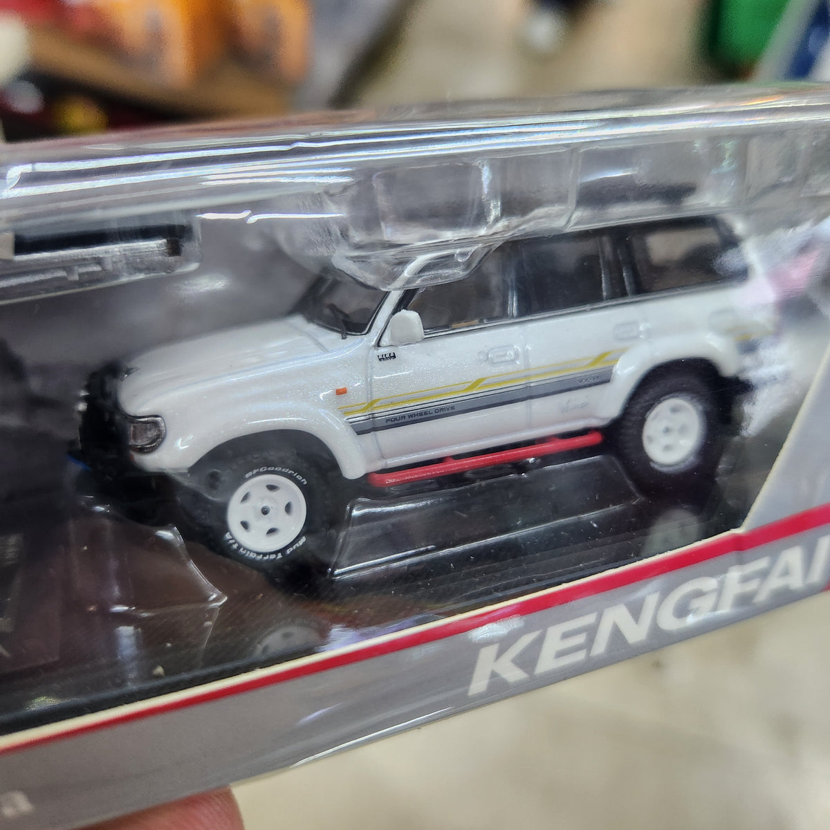 Kengfai - Toyota Land Cruiser LC80 'Cross Country' (Pearl White) - 1:64 Scale