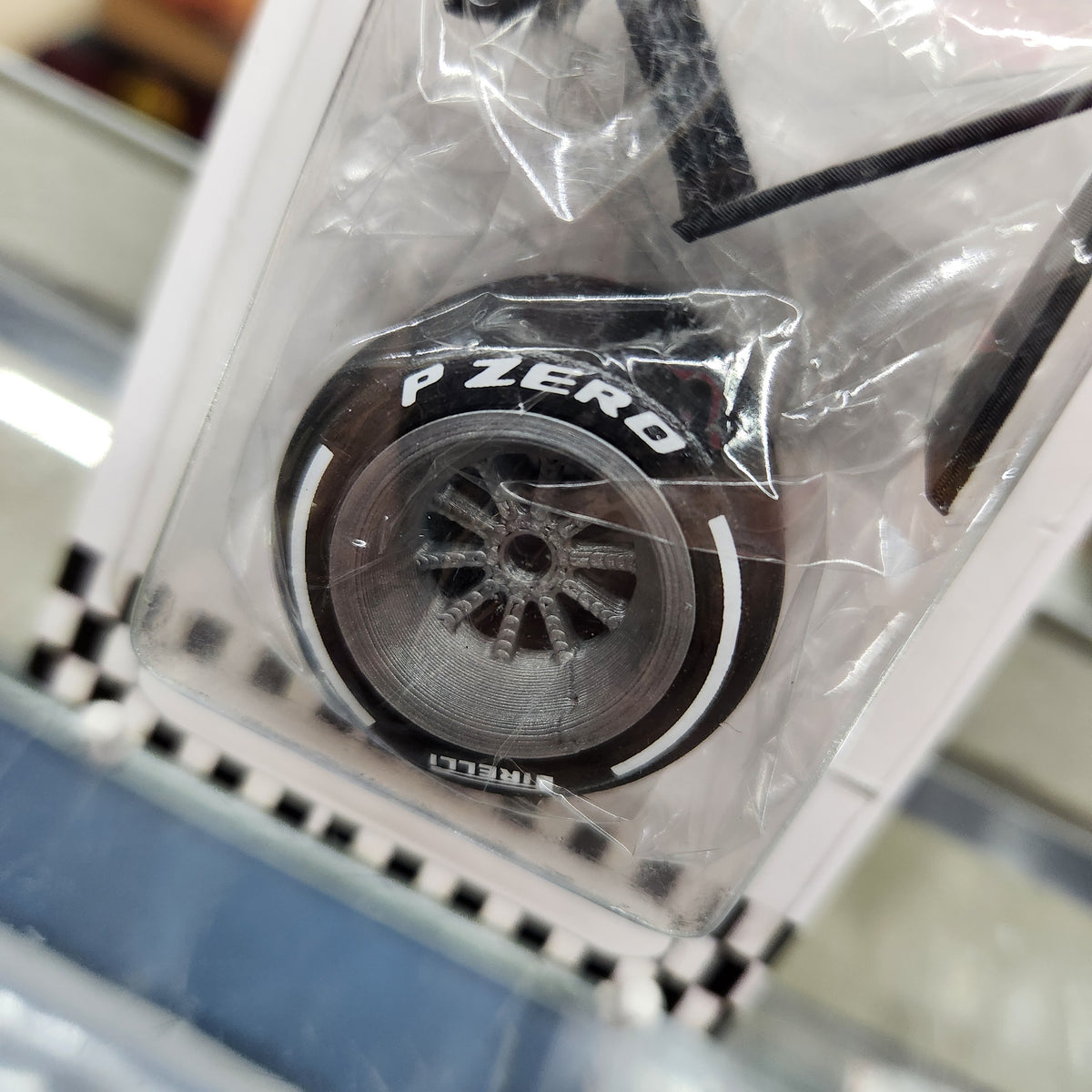 Cartrix - Replica Pirelli Formula 1 F1 Tyre 'Hard Compound/White' - 1:18 Scale