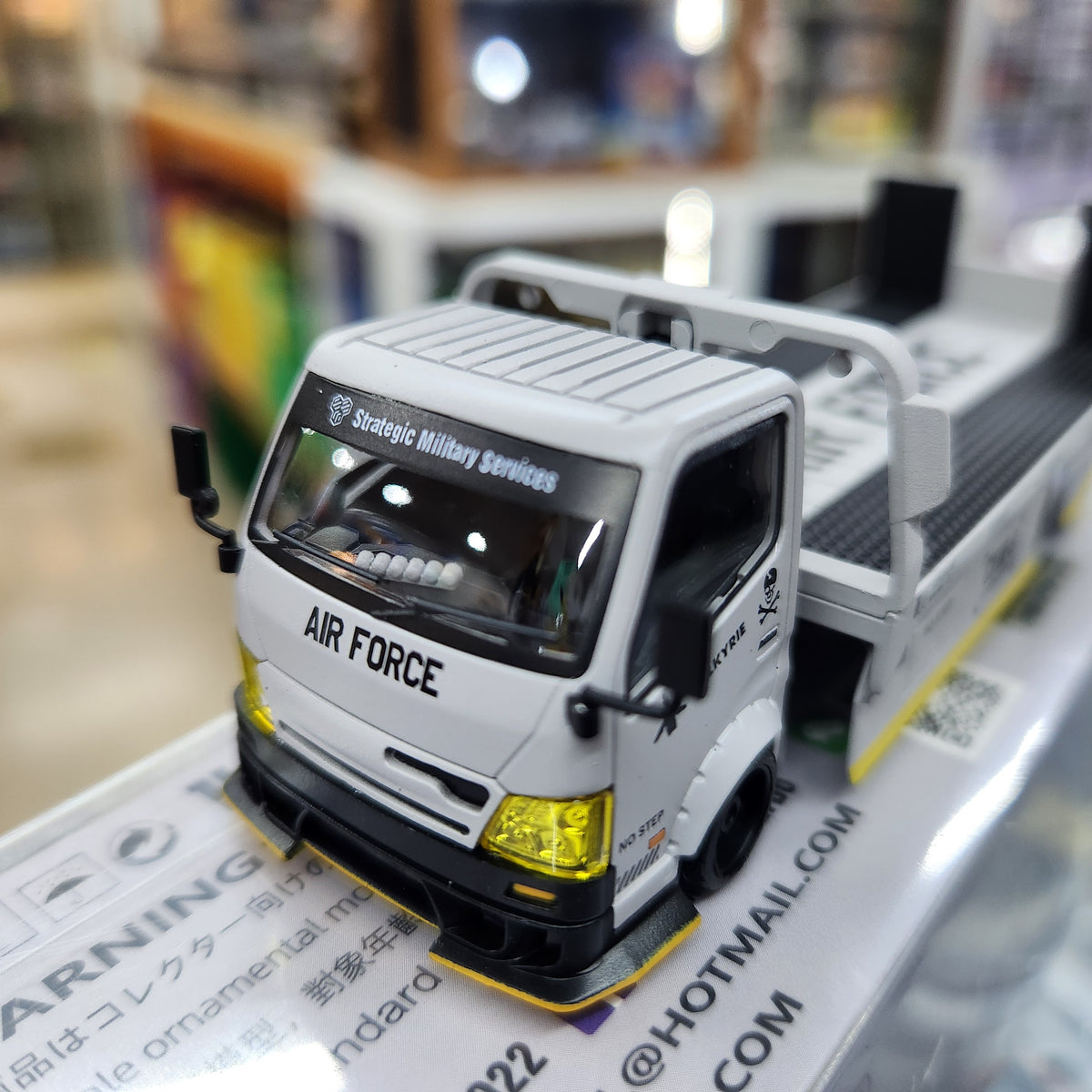 Micro Turbo - 'Air Force' Custom Tow Truck - 1:64 Scale