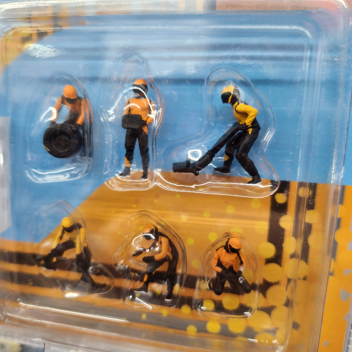 American Diorama - Formula 1 F1 Grand Prix Pit Crew - Team Orange