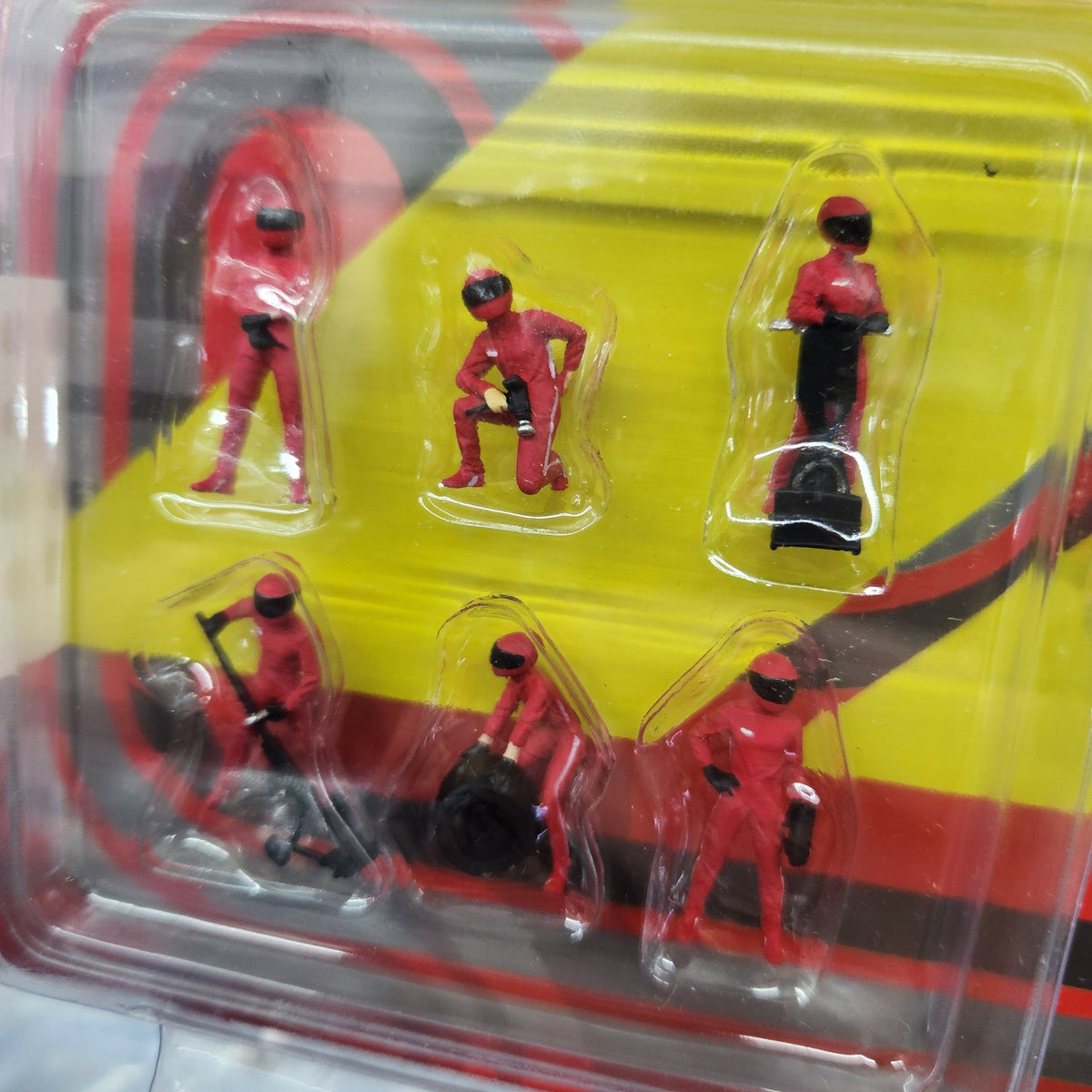 American Diorama - Formula 1 F1 Grand Prix Pit Crew - Team Red