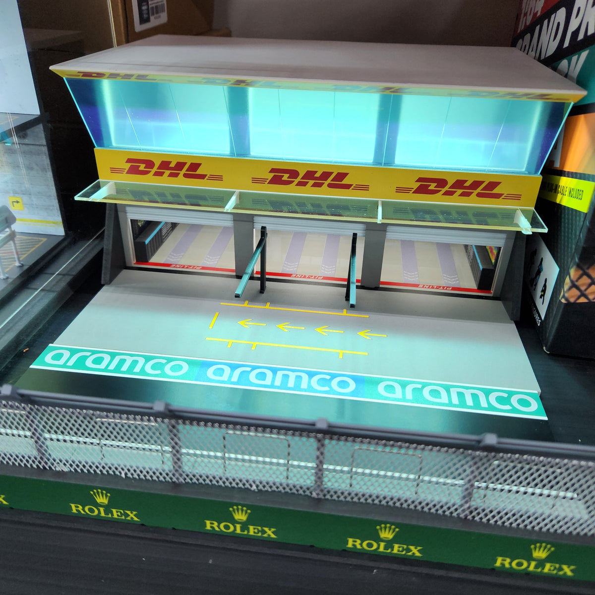 American Diorama x G-Fans - Grand Prix Paddock with Pit Crew - Team Red