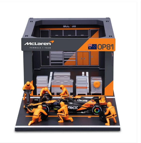 Bburago - 2024 McLaren F1 Pit Pass Playset - #81 Oscar Piastri - 1:43 Scale