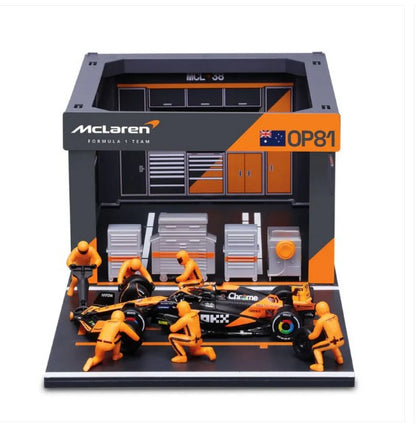 Bburago - 2024 McLaren F1 Pit Pass Playset - #81 Oscar Piastri - 1:43 Scale