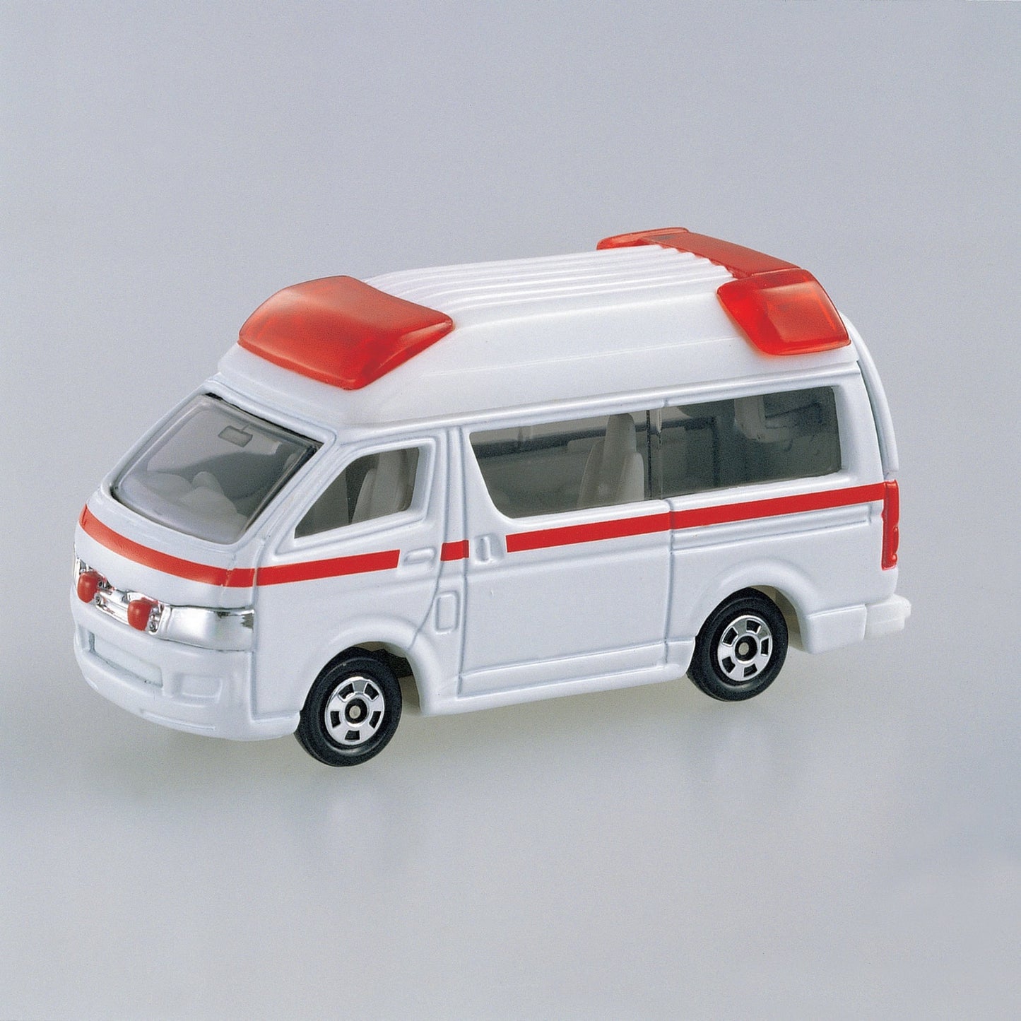 TOMICA - No.79 Toyota HiMedic Ambulance - 1:64 Scale