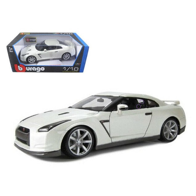 Bburago - 2009 Nissan GT-R (R-35) Silver - 1:18 Scale