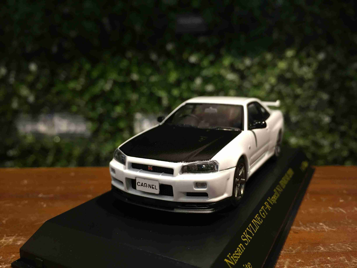 Carnel - Nissan Skyline GT-R (R34) VSpecII N1 Nur 2000 (White)- 1:43 Scale