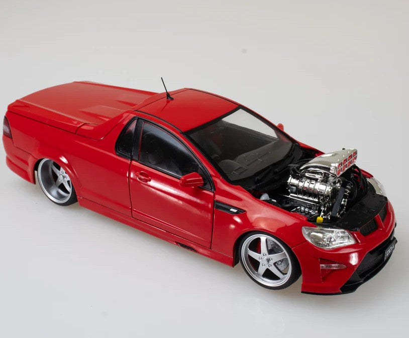 DDA - Holden VF Maloo GTSR Supercharged Ute (Red) - 1:24 Scale