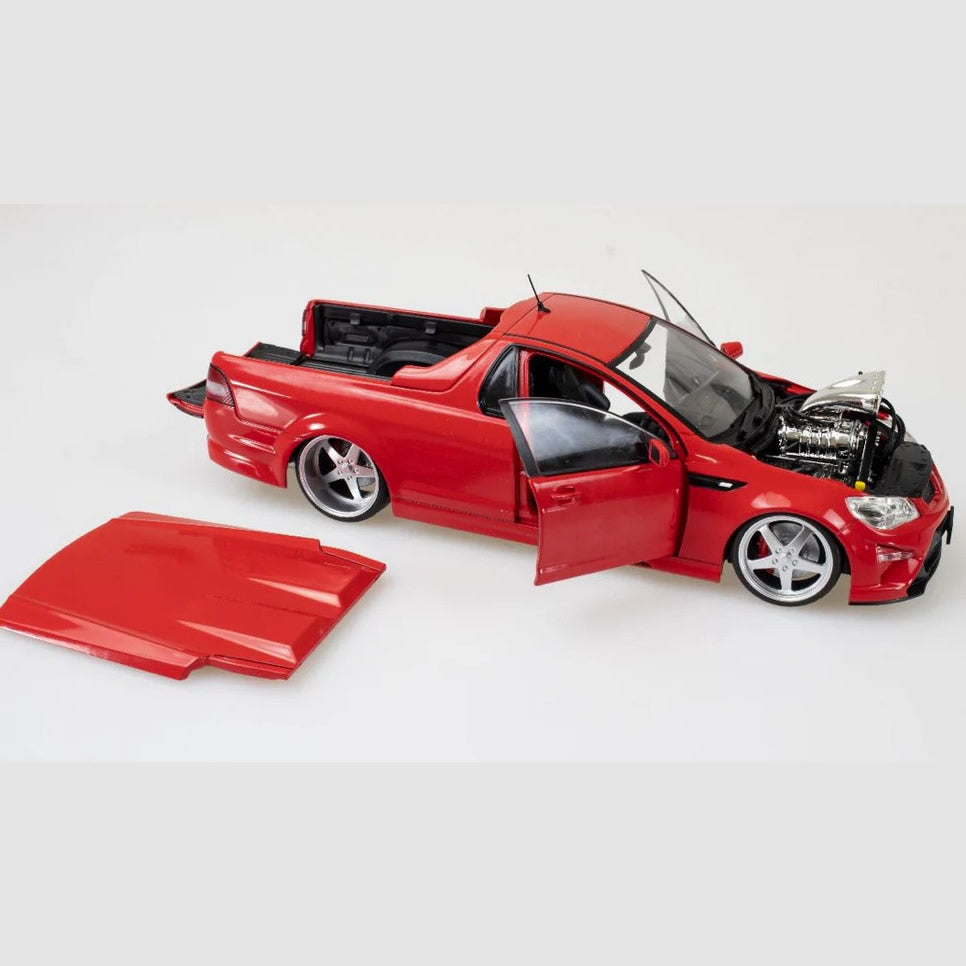 DDA - Holden VF Maloo GTSR Supercharged Ute (Red) - 1:24 Scale