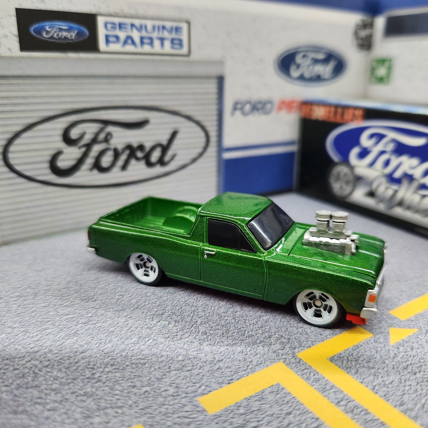 Oz Wheels - RedBellies (R1) - Ford XW Ute 'Blown' (Green) - 1:64 Scale
