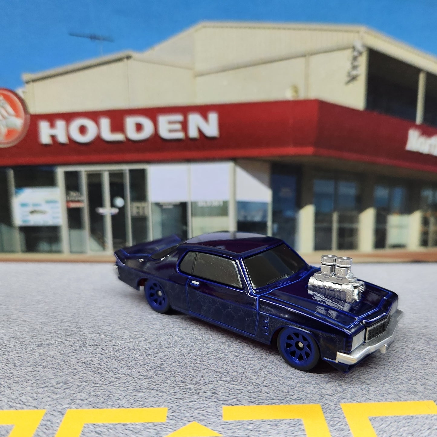 Oz Wheels - RedBellies (R1) - Holden HX LE Monaro Coupe 'Blown' (Dark Blue ) - 1:64 Scale