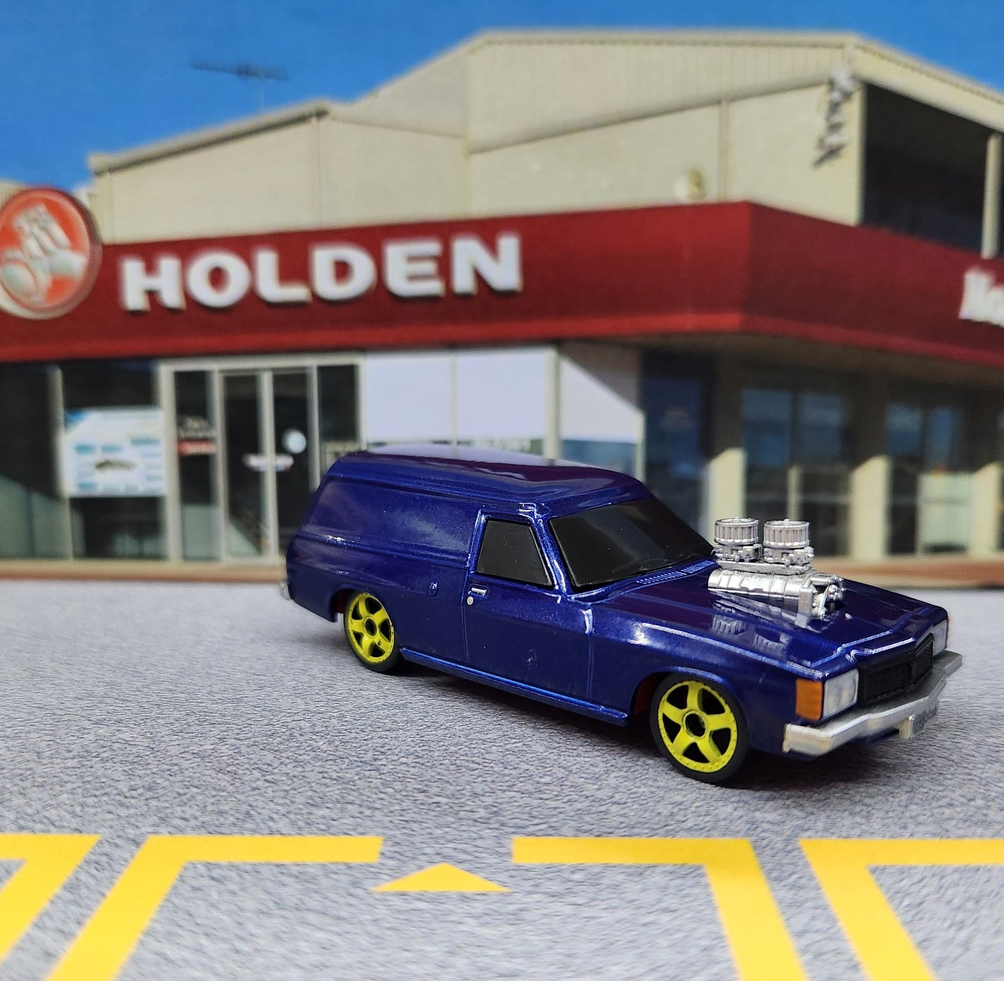 Oz Wheels - RedBellies (R1) - Holden HX Panel Van 'Blown' (Royal Blue) - 1:64 Scale