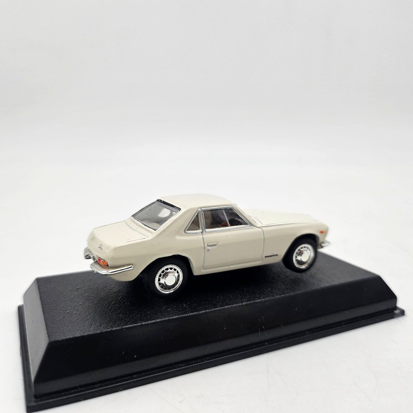 Ebbro - Nissan 1965 Silvia (CSP311) - White -1:87 Scale