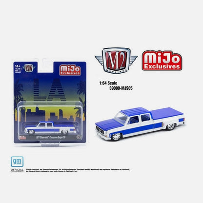 M2 Machines - 1977 Chevrolet Cheyenne Super 30 (Blue/White)