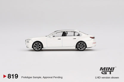 MiniGT - BMW i7 xDrive60 Mineral White - 1:64 Scale
