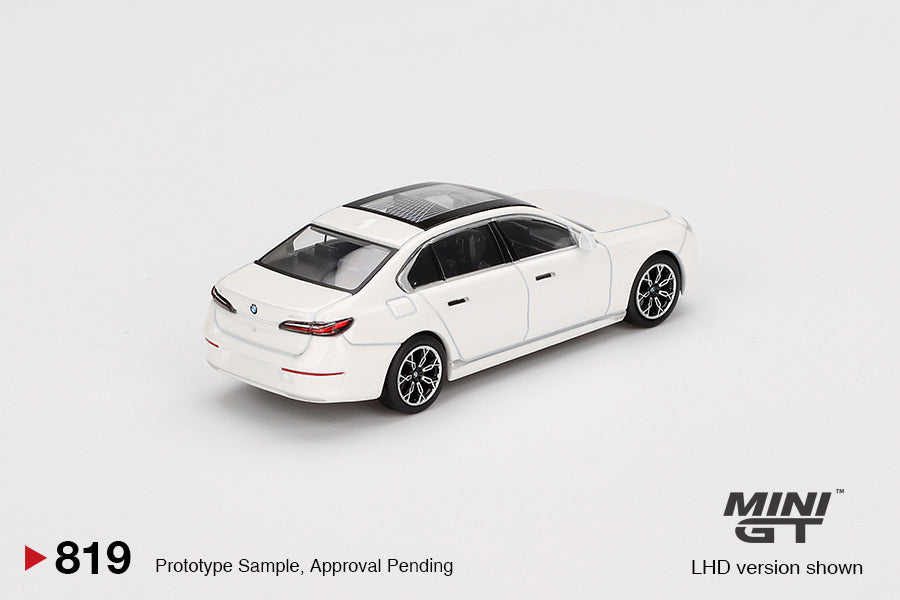 MiniGT - BMW i7 xDrive60 Mineral White - 1:64 Scale
