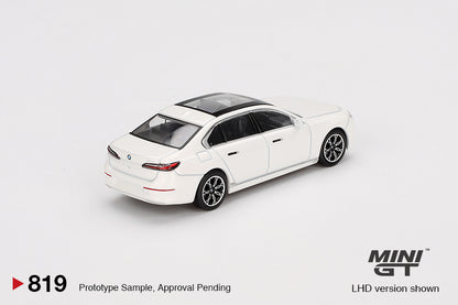 MiniGT - BMW i7 xDrive60 Mineral White - 1:64 Scale