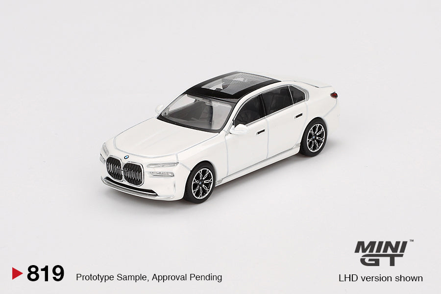 MiniGT - BMW i7 xDrive60 Mineral White - 1:64 Scale