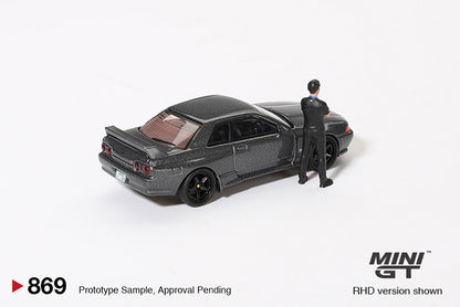 MiniGT - Nissan Skyline GT-R (R32) Gunmetal W/ Matsuda Figure (Tsugio Matsuda Collection)