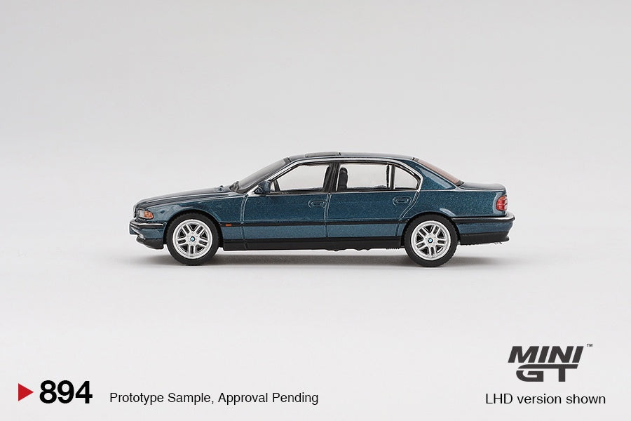MiniGT - 1998 BMW 750iL (Sorrento Blue Metallic)