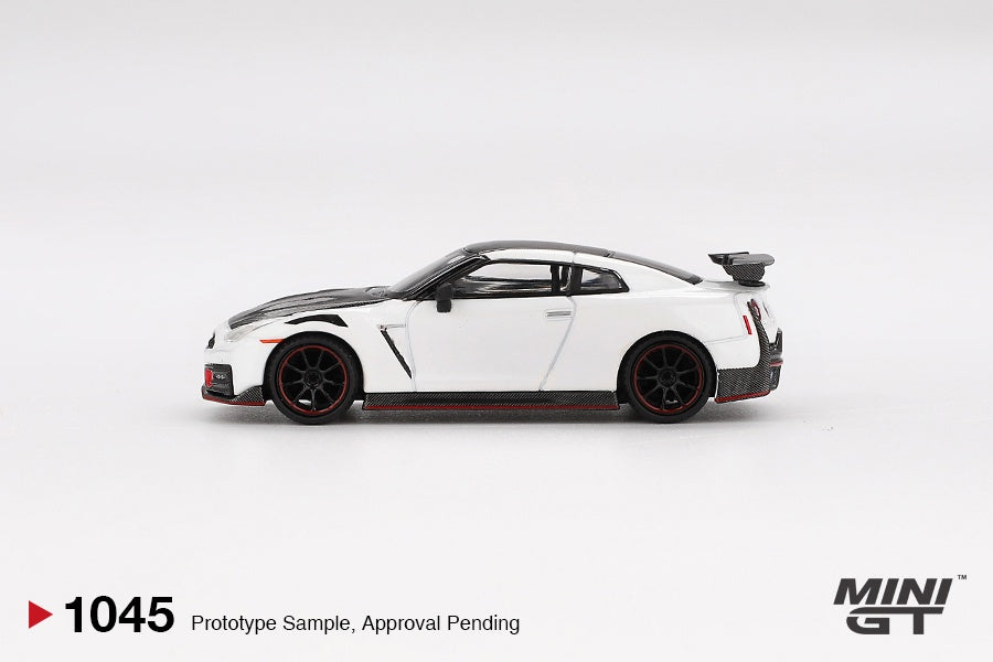 MiniGT - Nissan GT-R Nismo 2024 (Brilliant White Pearl) - 1:64 Scale