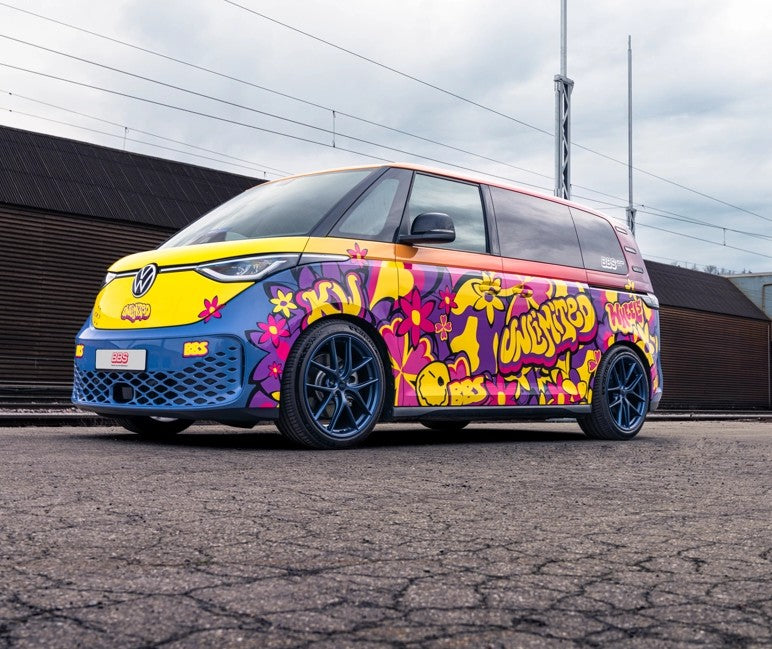 MiniGT - Volkswagen ID. Buzz KW Suspension/BBS Wheels