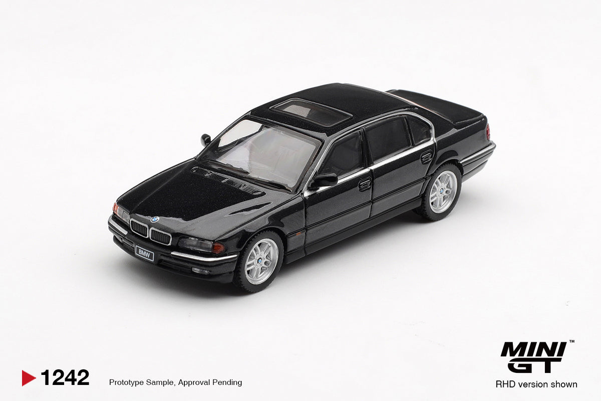 MiniGT - 1999 BMW 750il (E38) Black Sapphire
