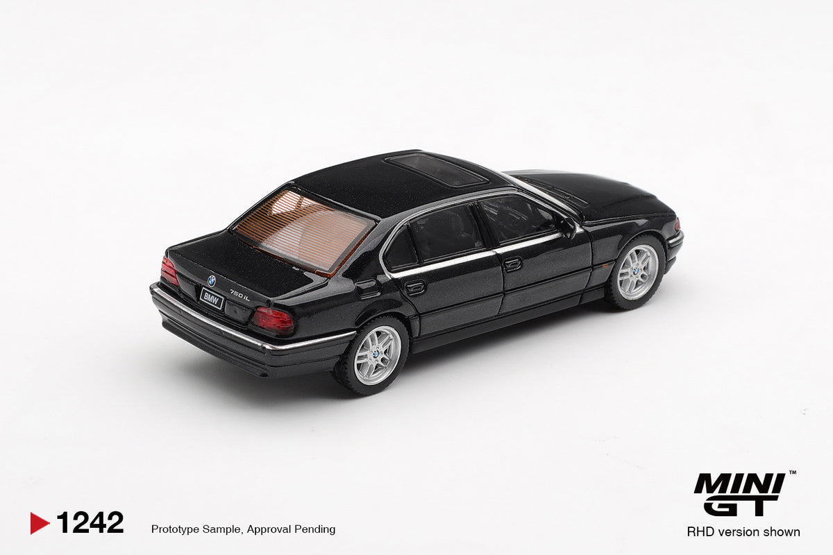 MiniGT - 1999 BMW 750il (E38) Black Sapphire