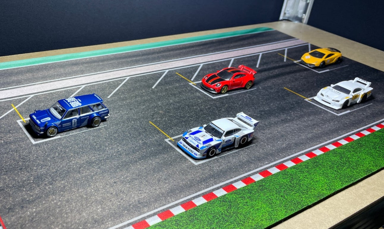 Diecast Diorama Mat - Grid Line Racing Grid Start Line - 1:64 Scale