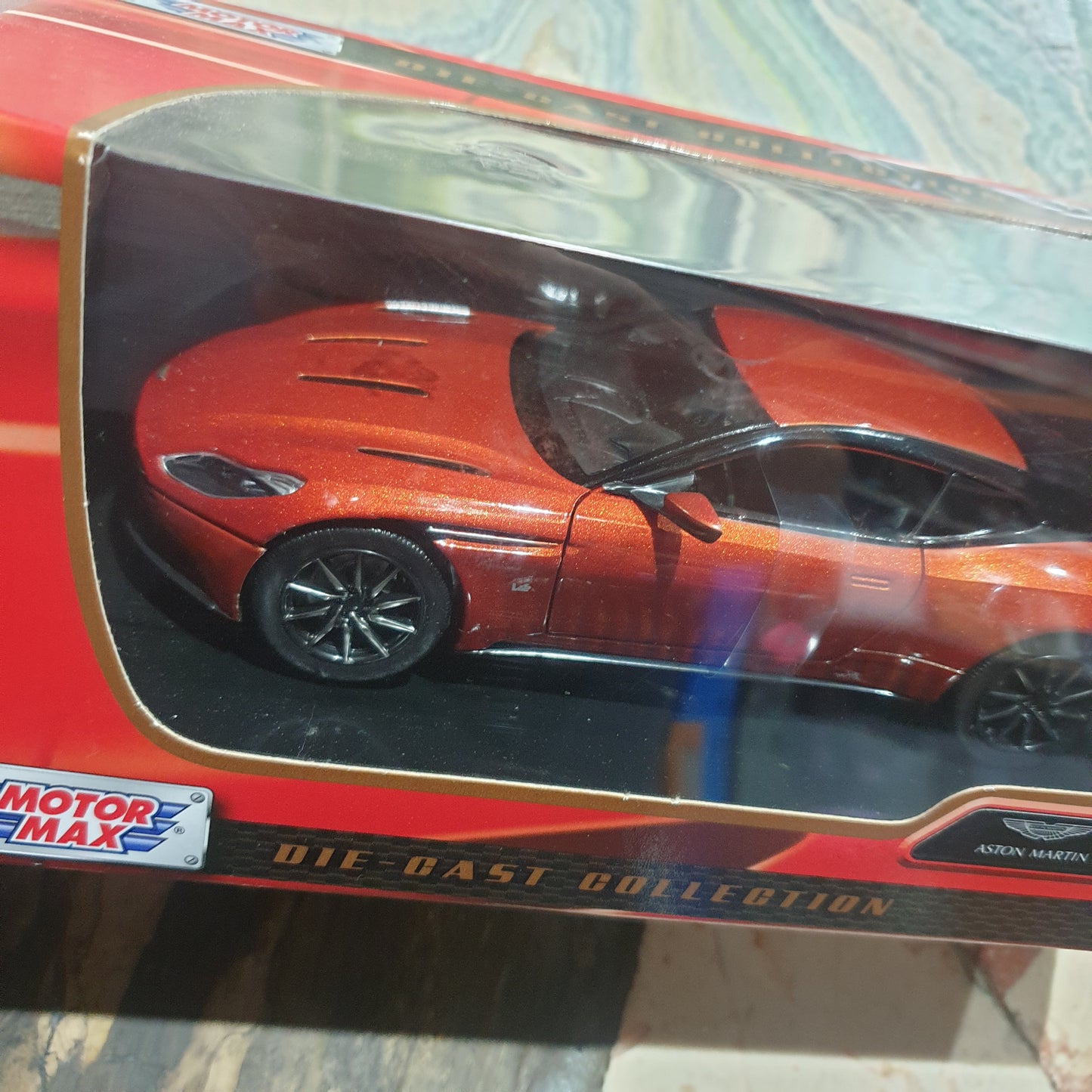 Motormax Aston Martin DB11 (Jaffa Orange) 1:24 Scale