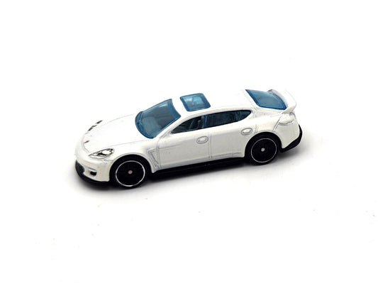 Uncarded - Hot Wheels - Porsche Panamera (White)
