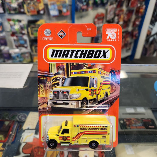 Matchbox - International Workstar Ambulance - 34/100