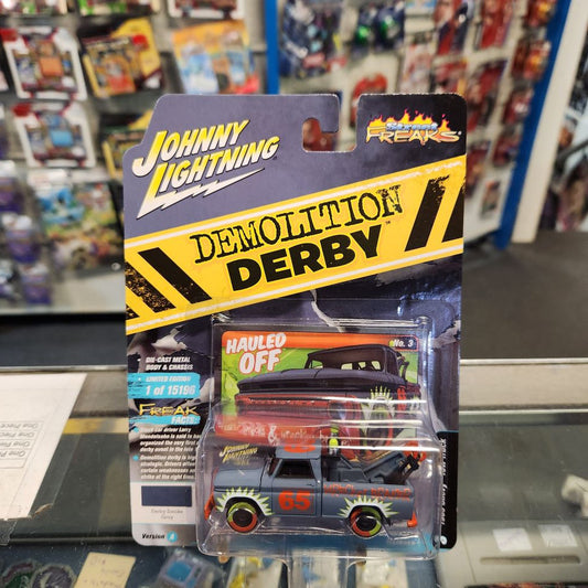 Johnny Lightning - 2021 Street Freaks R4 Vers. A - 1965 Chevy Truck Tow Truck (Demolition Derby)