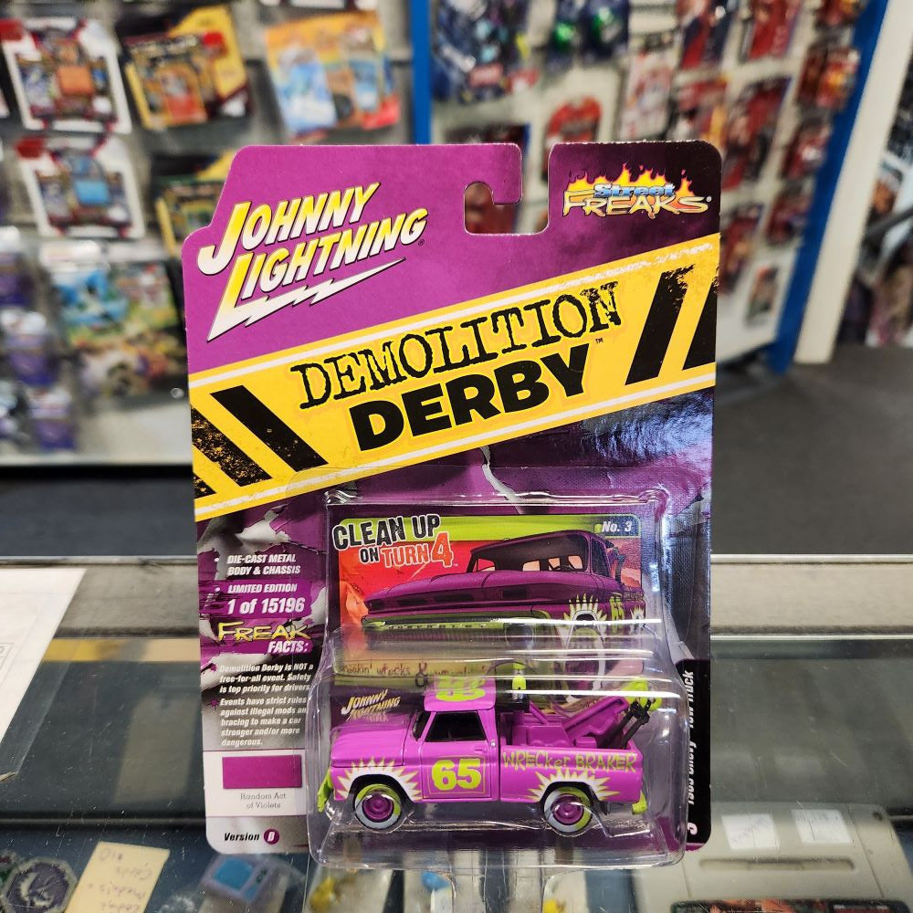 Johnny Lightning - 2021 Street Freaks R4 Vers. B - 1965 Chevy Truck Tow Truck