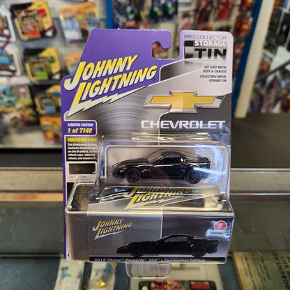 Johnny Lightning - 2022 Collector Tin R1 Vers. A - 2012 Chevy Corvette Z06