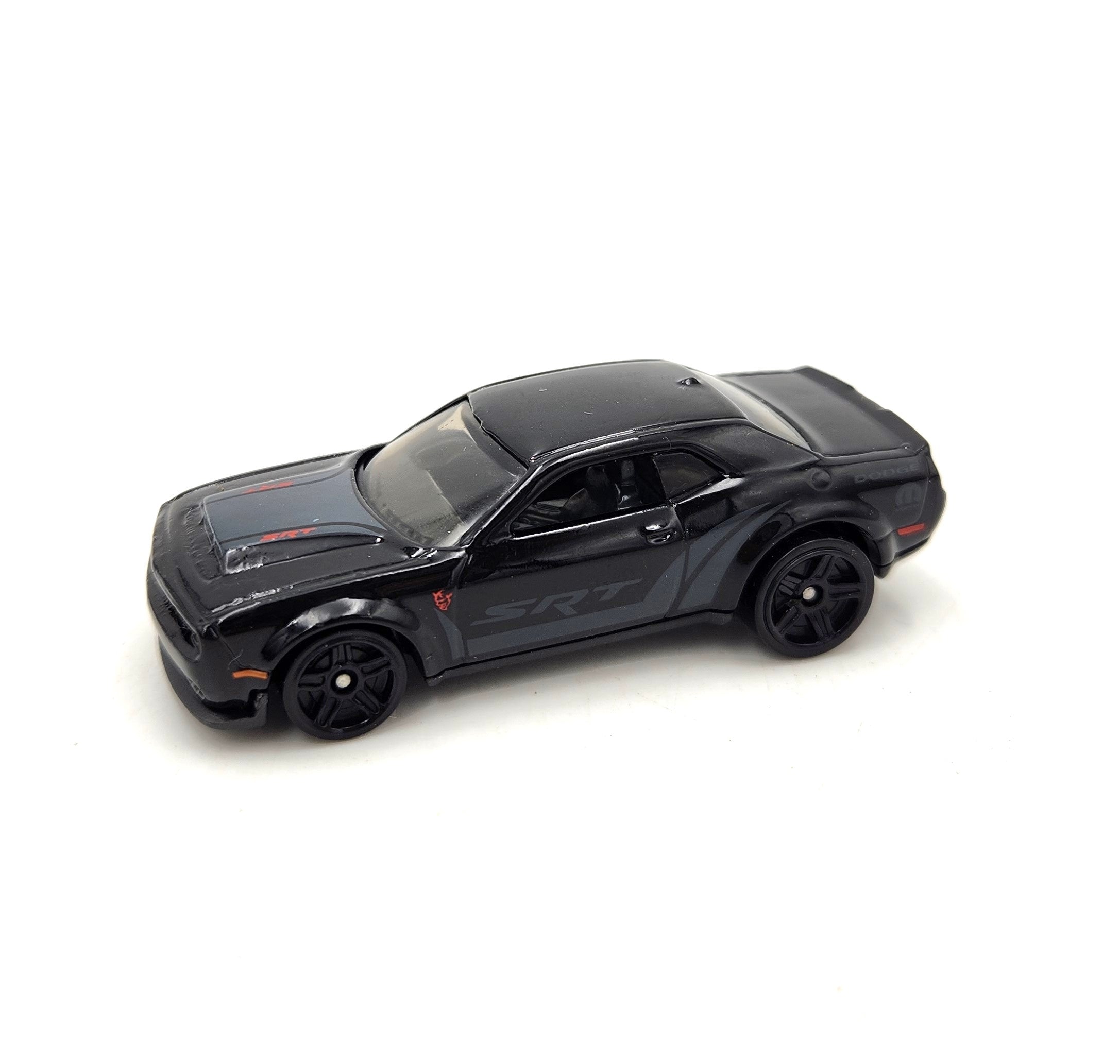 Hot wheels 18 dodge challenger hot sale srt demon