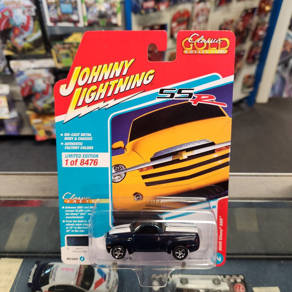 Johnny Lightning - 2022 Classic Gold R3 Ver A - 2005 Chevy SSR - Bermuda Blue