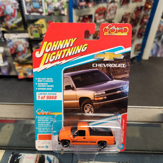 Johnny Lightning - 2022 Classic Gold R3 Ver A - 2002 Chevy Silverado - Tangier Orange