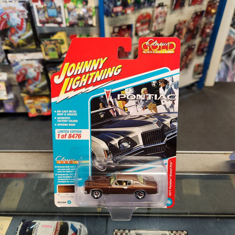 Johnny Lightning - 2022 Classic Gold R3 Ver A - 1971 Pontiac Grand Prix - Bronzini Gold