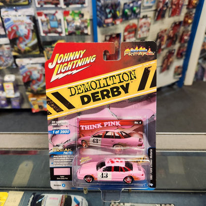 Johnny Lightning - 2023 Street Freaks R1 Vers. A - 1997 Ford Crown Victoria