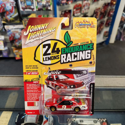 Johnny Lightning - 2022 Street Freaks R2 Vers. A - 1986 Ford Thunderbird Stock Car